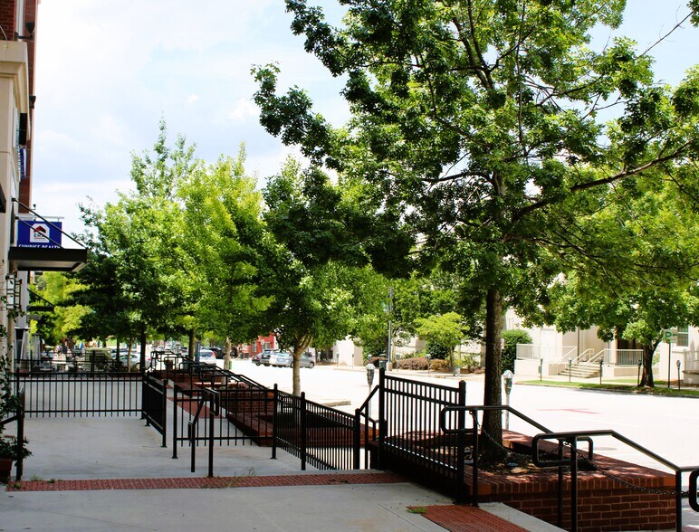 More Photos Of 125 W Washington St, Athens Office For Lease