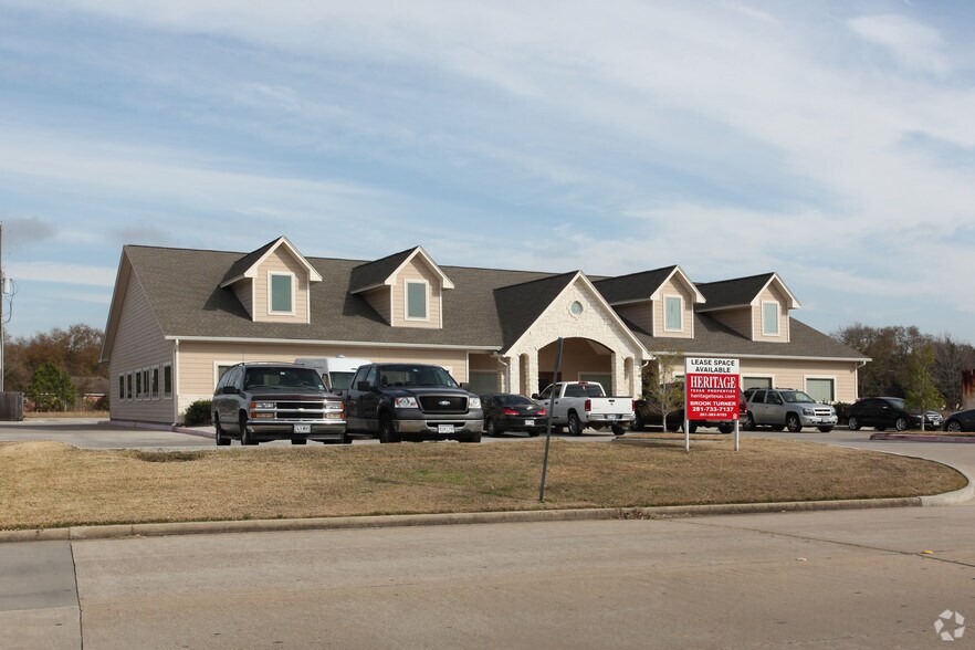More Photos Of 1002 Village Square Dr, Tomball Office For Lease