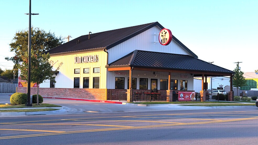 Primary Photo Of 418 Main St, Jenks Fast Food For Sale