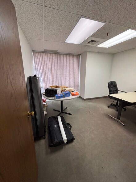 More Photos Of 456 Fulton St, Peoria Office For Sale