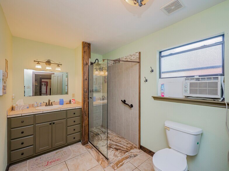 More Photos Of 1307 Wright St, Llano Freestanding For Sale