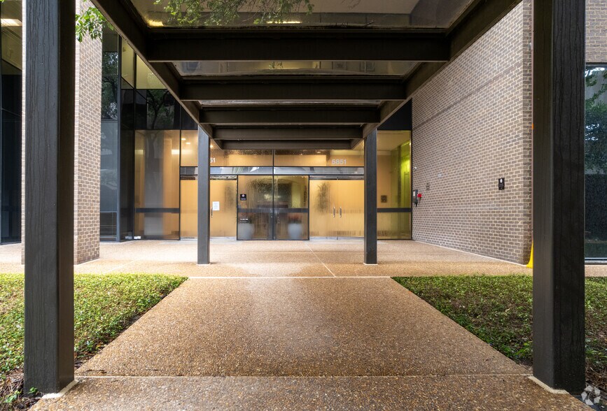 More Photos Of 5851 San Felipe St, Houston Office For Lease