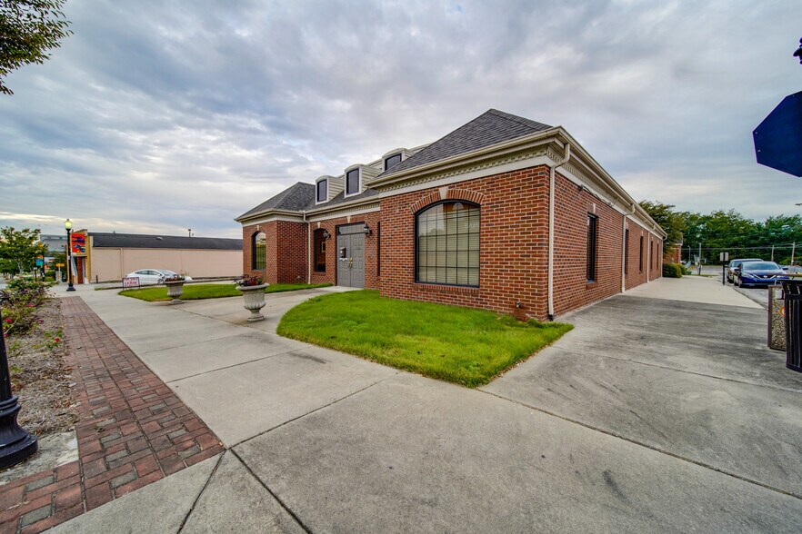 More Photos Of 322 S Main St, Lancaster Medical For Sale