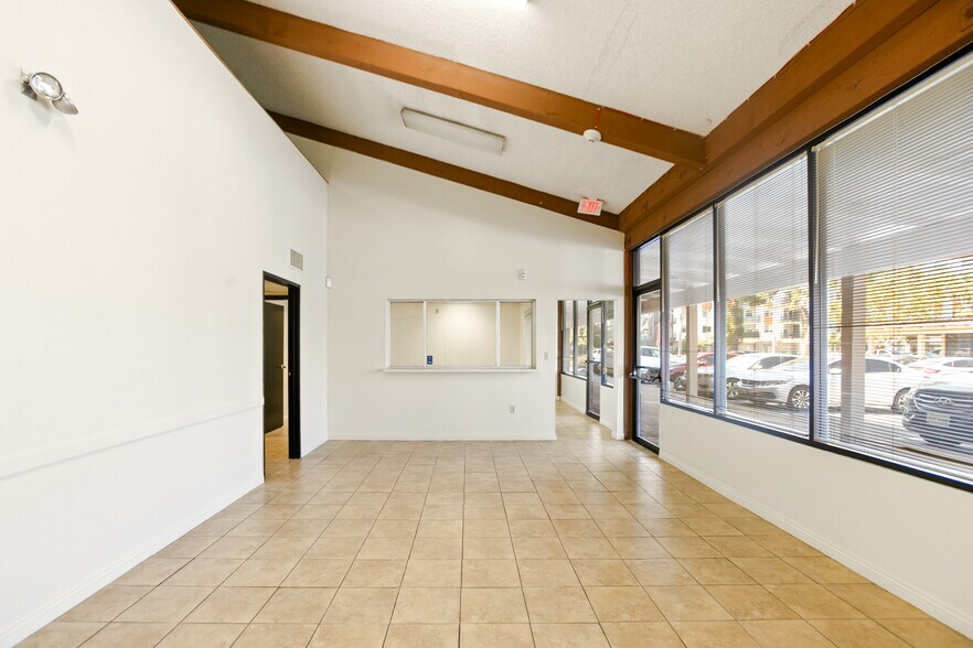 More Photos Of 1111 W Town and Country Rd, Orange Medical For Lease