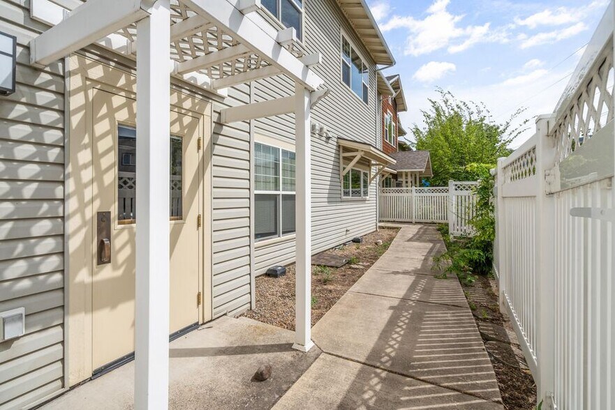 More Photos Of 905 Skylark Pl, Ashland Healthcare For Sale