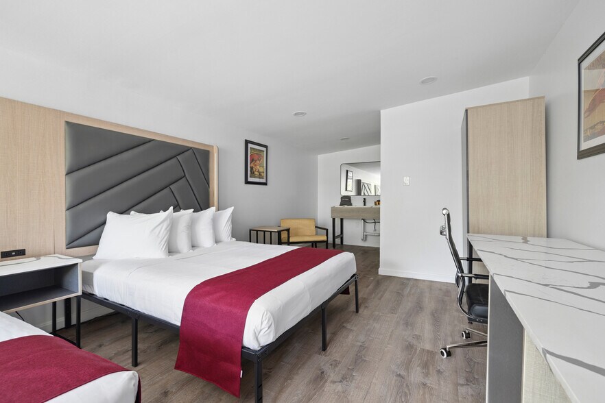 More Photos Of 337 Commercial St, Rockport Hotel For Sale
