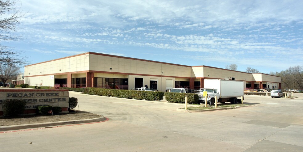 More Photos Of 3917 Morse St, Denton Distribution For Lease