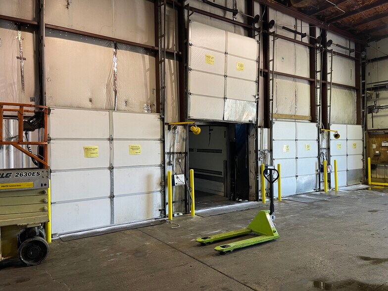 More Photos Of 1804 S Harwood St, Dallas Warehouse For Lease