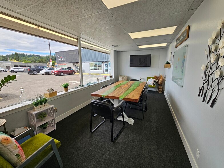 More Photos Of 717 Vandercook Way, Longview Storefront For Lease