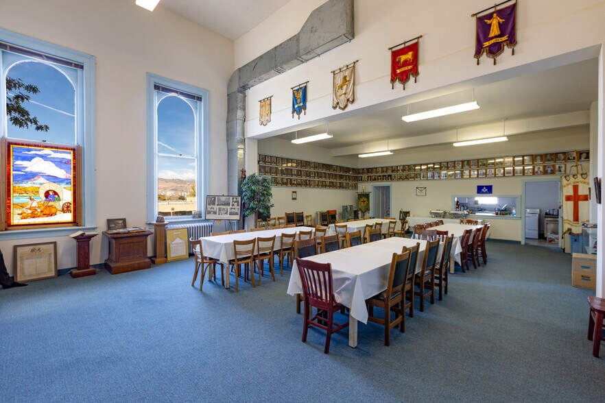 More Photos Of 311 Union St, The Dalles Restaurant For Sale