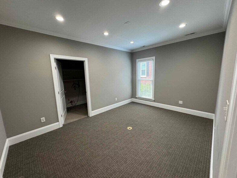 More Photos Of 2602 W Roosevelt Blvd, Monroe Loft Creative Space For Lease