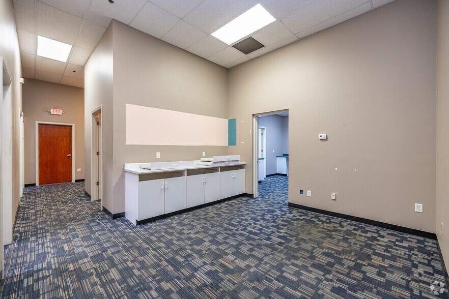 More Photos Of 420 W Morris Blvd, Morristown Office For Lease