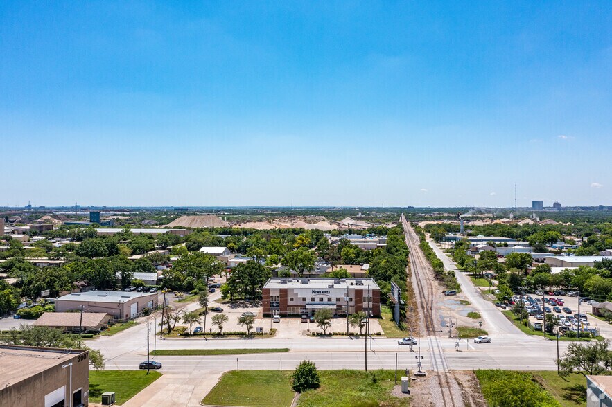 More Photos Of 2000 Royal Ln, Dallas Office For Lease