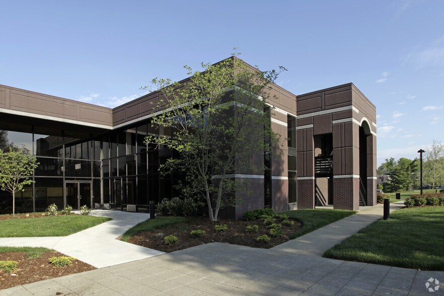 More Photos Of 10170 Linn Station Rd, Louisville Unknown For Lease