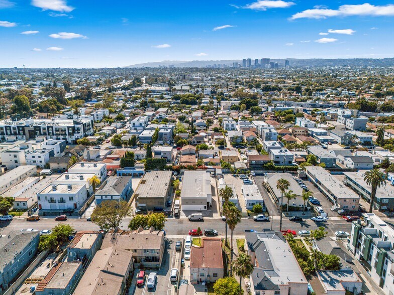More Photos Of 2325 S Ridgeley Dr, Los Angeles Apartments For Sale