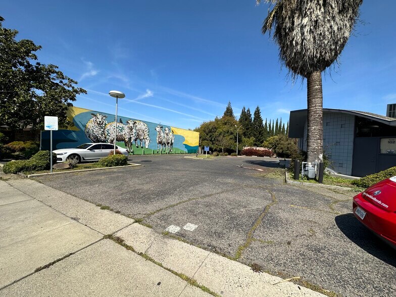 More Photos Of 316 W F St, Oakdale Storefront Retail Office For Lease