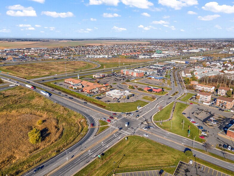 More Photos Of 920 Rue Douglas, St-Jean Freestanding For Sale