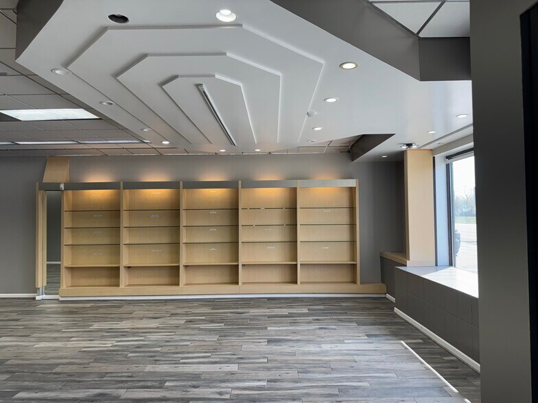 More Photos Of 2020 N Telegraph Rd, Dearborn Storefront For Lease