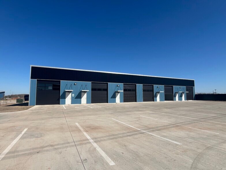 More Photos Of 12432 Road Runner Ln, Oklahoma City Warehouse For Lease