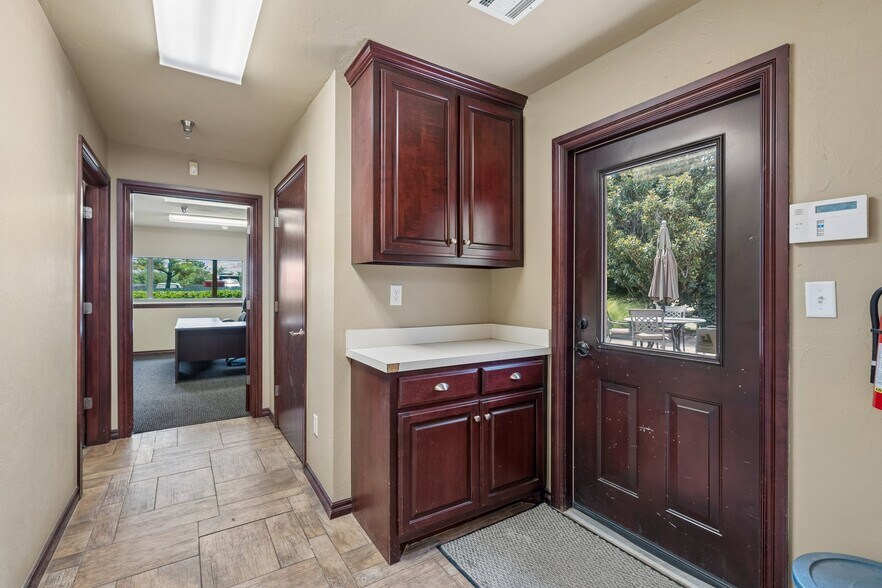 More Photos Of 2933 S Bryant Ave, Edmond Office For Sale