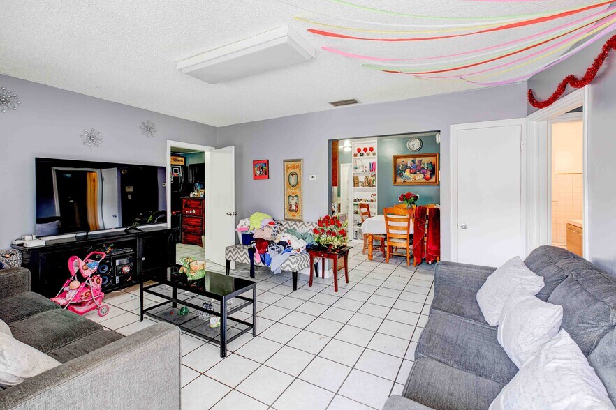 More Photos Of 12606 Foothill Blvd, Sylmar Manufacturing For Sale