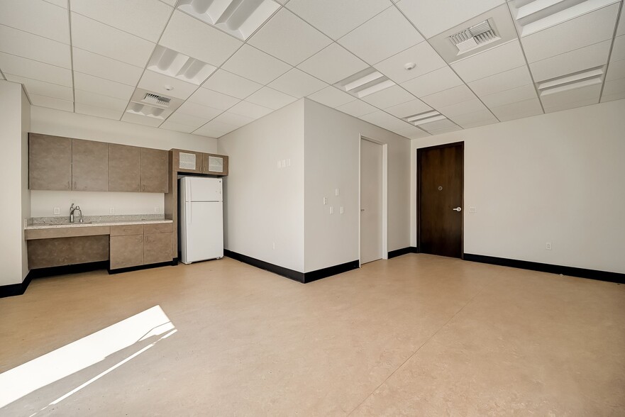 More Photos Of 310 Highway 6, Sugar Land Storefront Retail Office For Lease