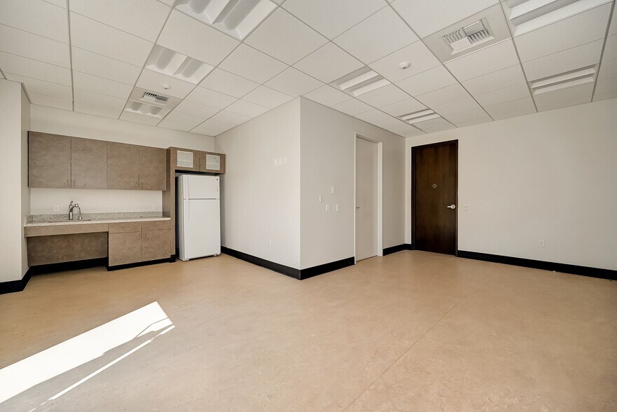 More Photos Of 310 Highway 6, Sugar Land Storefront Retail Office For Lease
