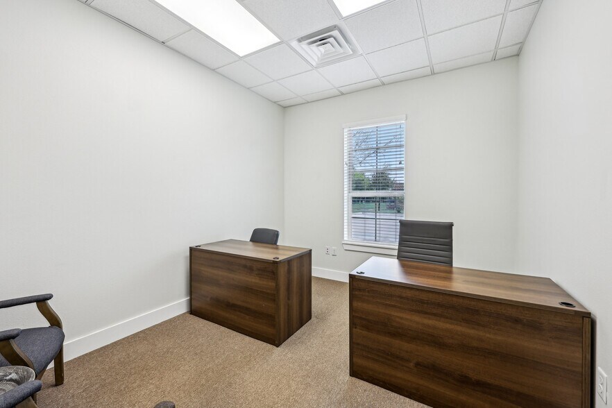 More Photos Of 217 E Debbie Ln, Mansfield Medical For Lease