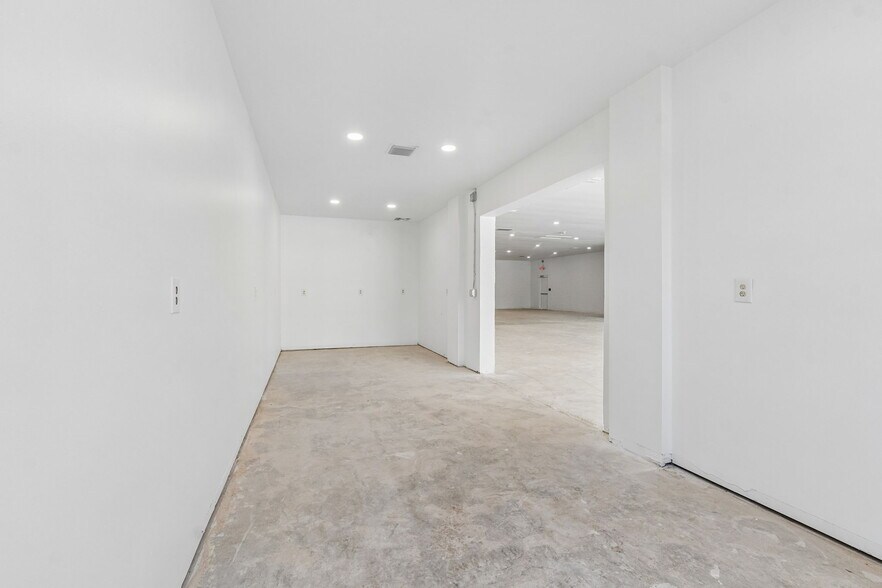 More Photos Of 1956 Kingsley Ave, Orange Park General Retail For Sale
