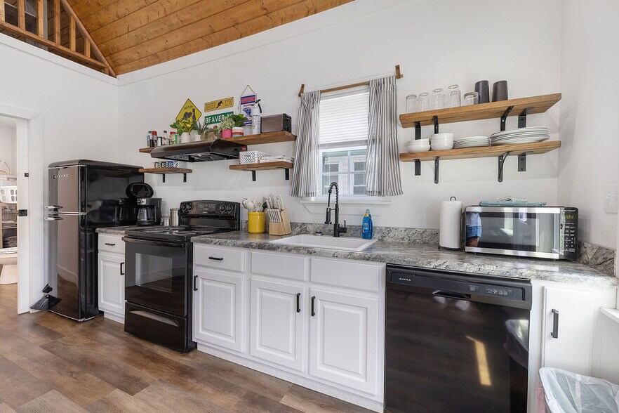 More Photos Of 10360 AL-227, Albertville Specialty For Sale