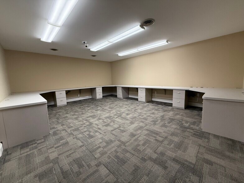 More Photos Of 369 Big Bay Rd, Queensbury Flex For Lease