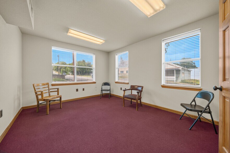 More Photos Of 104 N 3rd St, Heber Springs Office For Sale