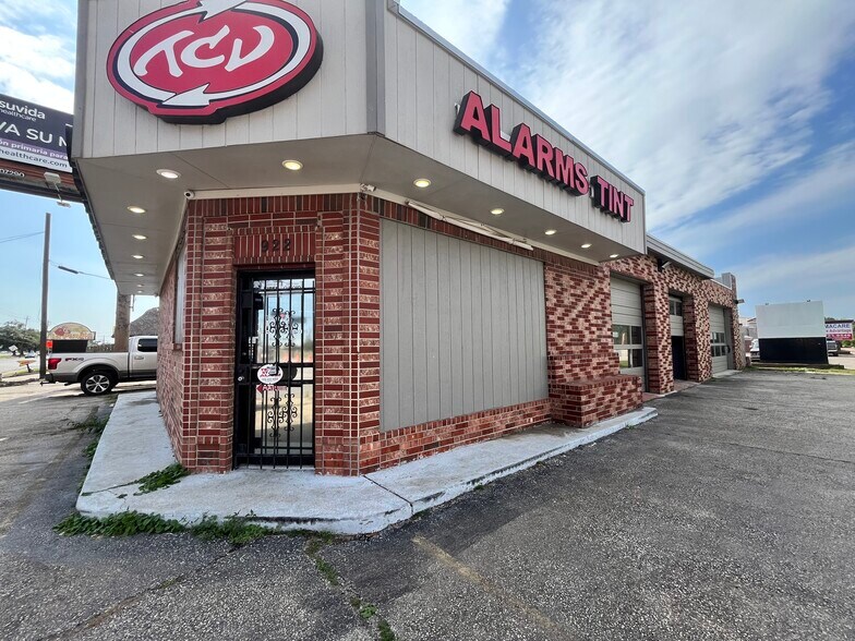 Primary Photo Of 922 Harris Ave, Pasadena General Retail For Lease