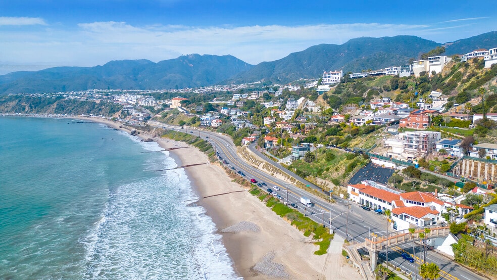 More Photos Of 17575 Pacific Coast Hwy, Pacific Palisades Loft Creative Space For Lease