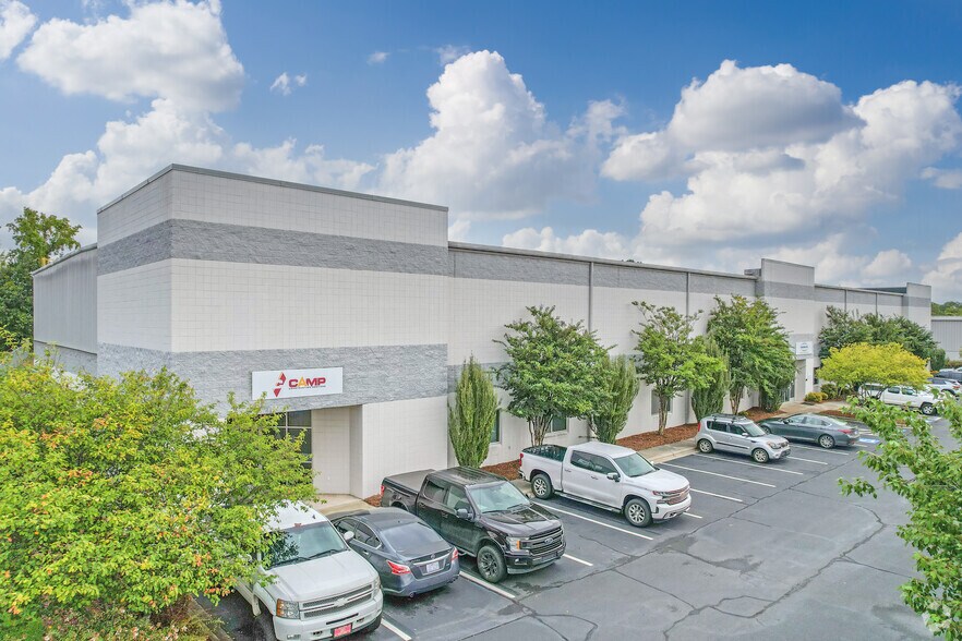 More Photos Of 601 Eagleton Downs Dr, Pineville Light Distribution For Lease