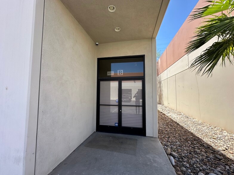 More Photos Of 5178 W Patrick Ln, Las Vegas Warehouse For Lease