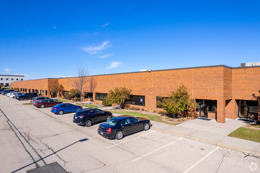 More Photos Of 9803-9835 S 13th St, Oak Creek Light Manufacturing For Lease