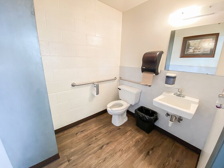 More Photos Of 2450 10th St, Baker City Carwash For Sale