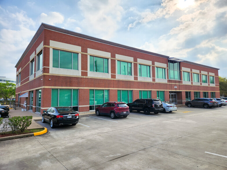 Primary Photo Of 1235 Lake Pointe Pky, Sugar Land Medical For Lease