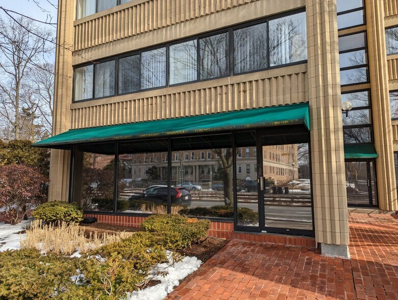 More Photos Of 1931 Commonwealth Ave, Brighton Apartments For Lease