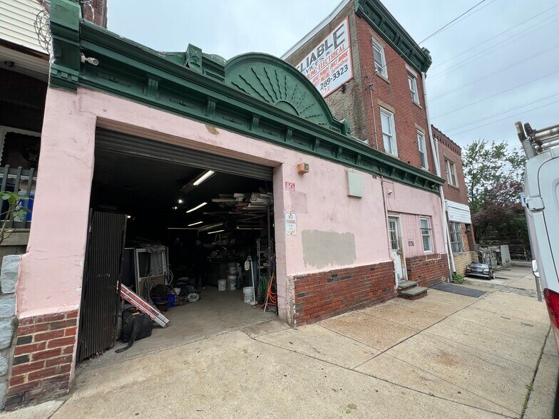 Primary Photo Of 2133 Orthodox St, Philadelphia Light Distribution For Sale