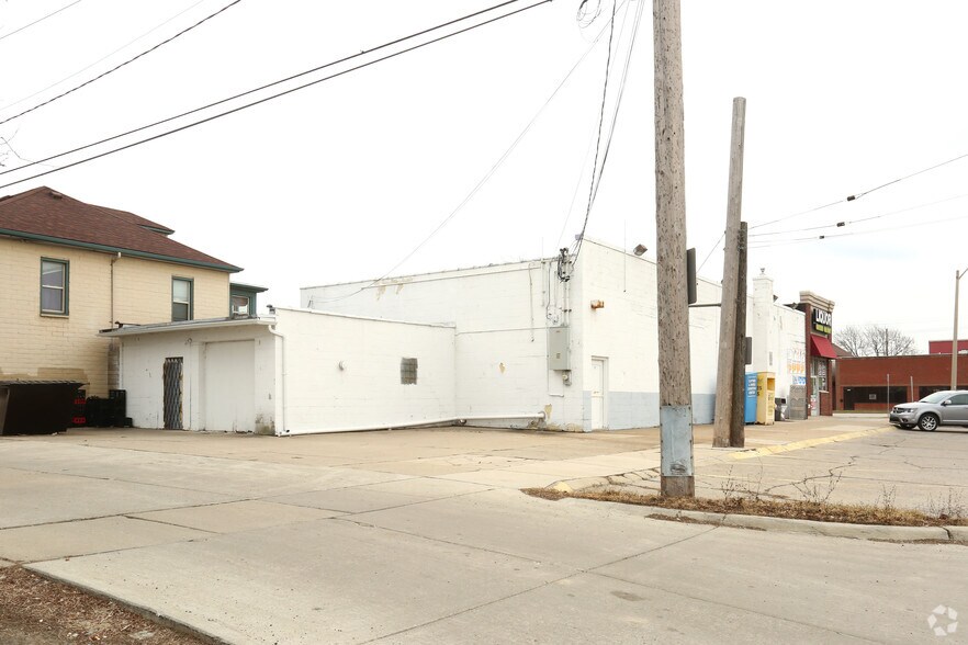 More Photos Of 1266 Eureka Rd, Wyandotte Convenience Store For Sale