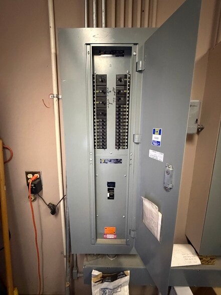 More Photos Of 17811 E 40 Hwy, Independence Office For Sale