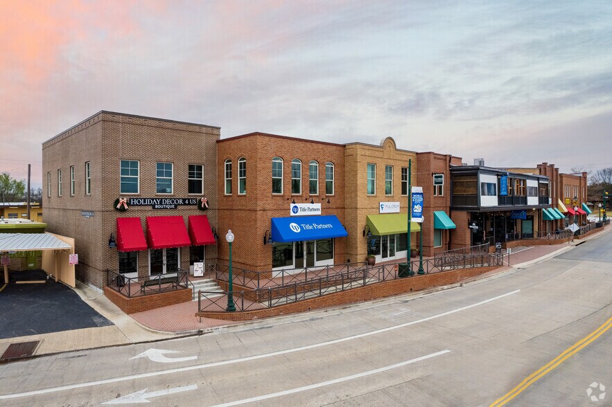 More Photos Of 129 S Main St, Grapevine Storefront Retail Office For Lease