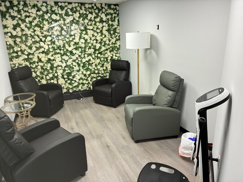 More Photos Of 245 Old Hook Rd, Westwood Office For Lease