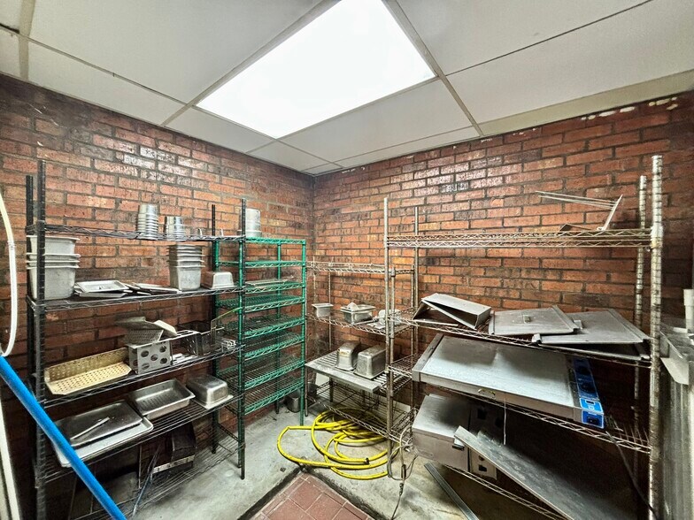 More Photos Of 210 W Calhoun St, Bruce Fast Food For Sale