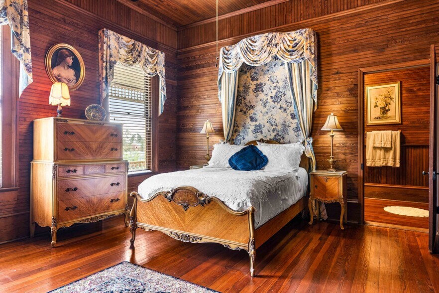 More Photos Of 323 N Main St, Swainsboro Restaurant For Sale