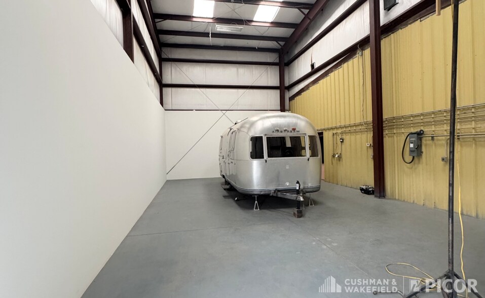 More Photos Of 3113 E Columbia St, Tucson Industrial For Sale