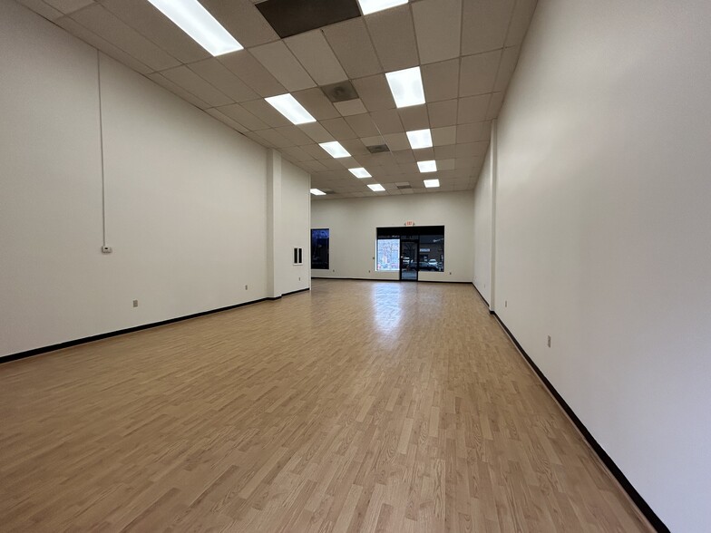 More Photos Of 713-741 Cady Dr, Fort Washington Storefront Retail Office For Lease