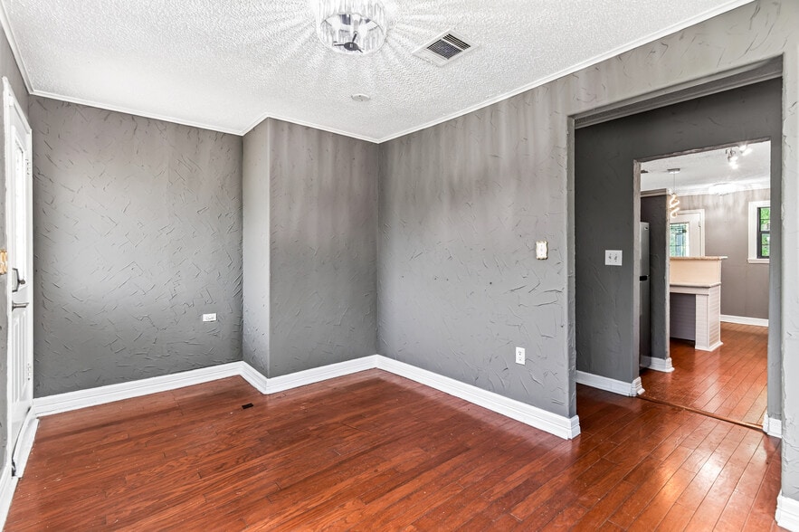 More Photos Of 907 N Goliad Rd, Rockwall Office For Lease